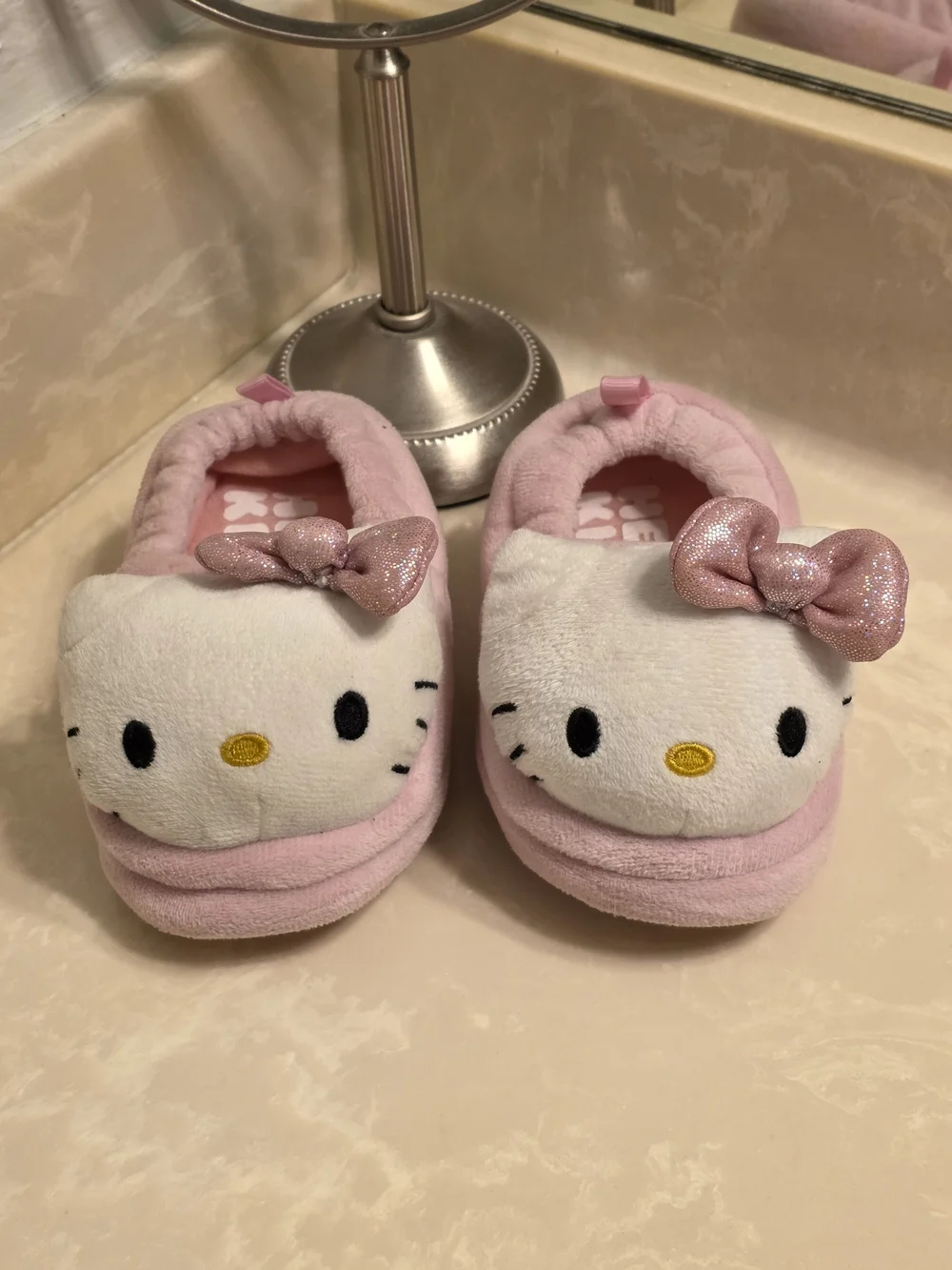 Hello Kitty Pink Plush Slippers with Glitter Bows Size 5/6 (Small)